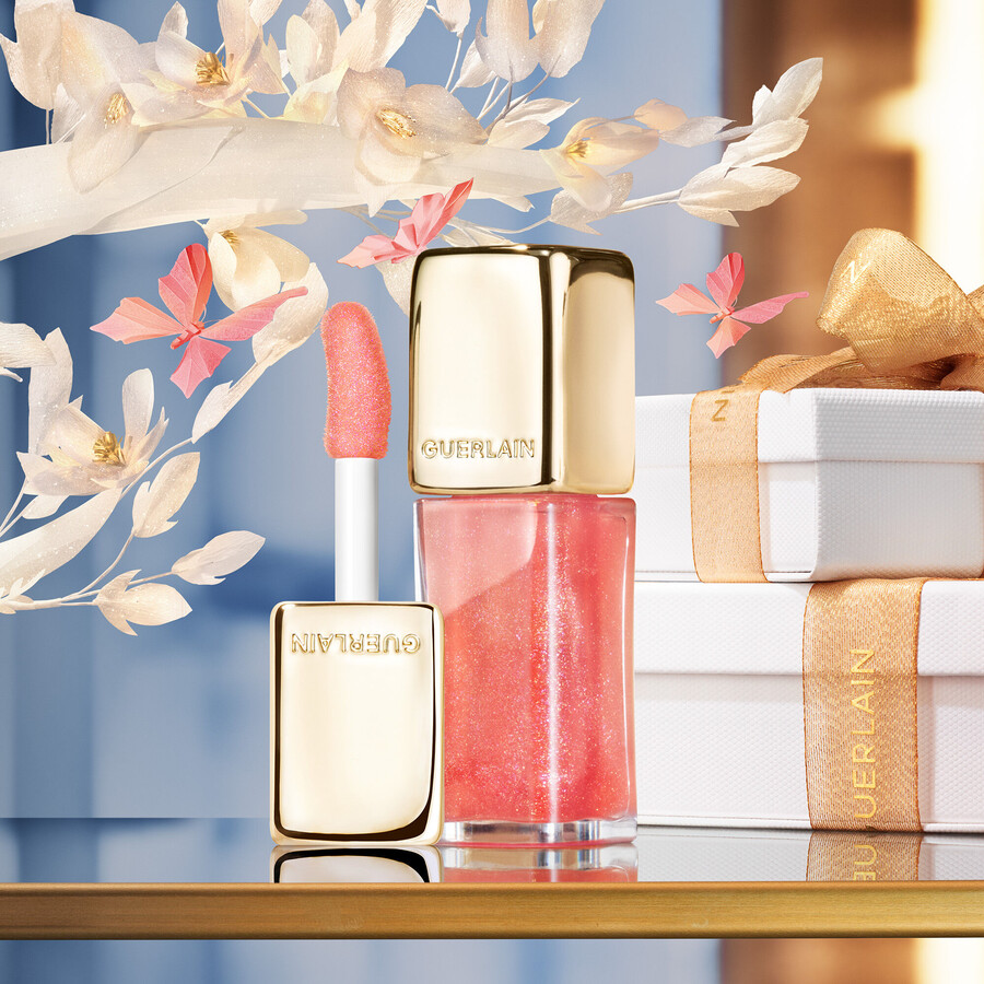 ulei kisskiss bee glow ⋅ ulei de buze cu nuanȚĂ de miere 92 origine naturalĂ ⋅ guerlain